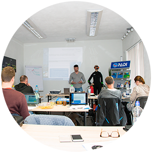 Assistent Instructor, Open Water Scuba Instructor Unterrichtsraum Assistent Instructor, Open Water Scuba Instructor U-Raum